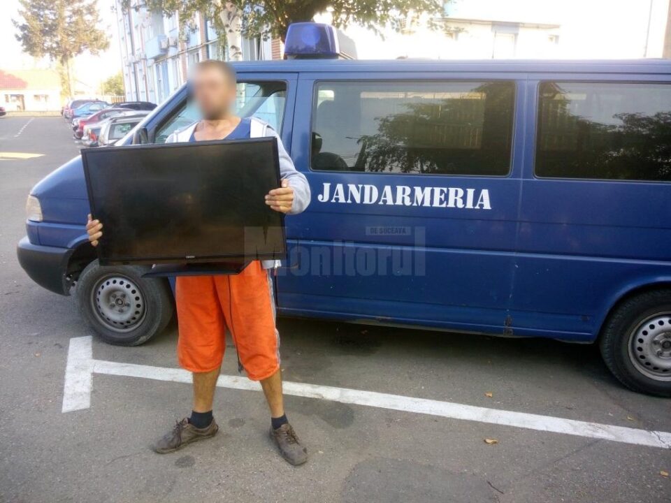 Prins în timp ce căra un televizor furat din Ițcani