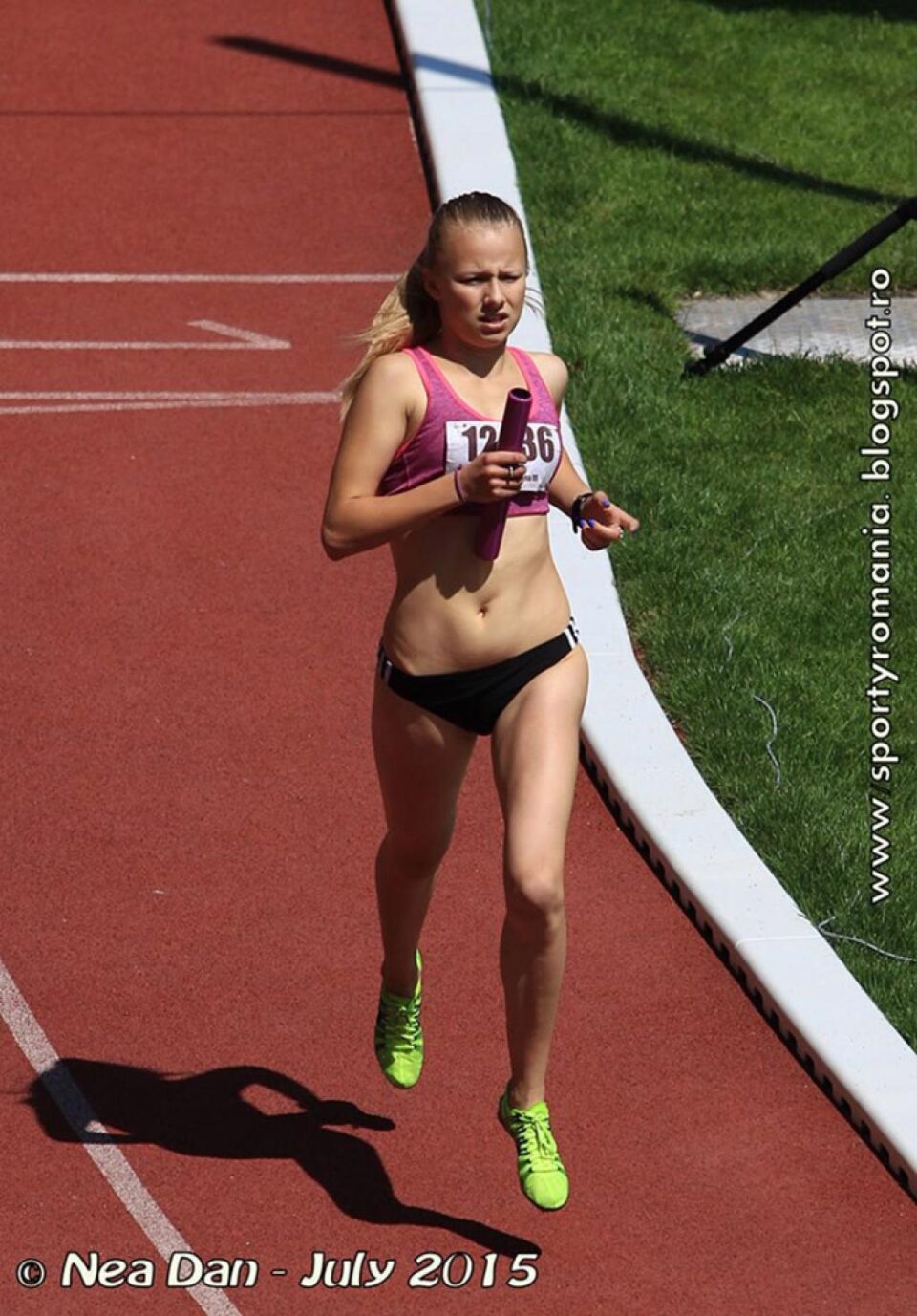 Atleta Corina Murariu, de la LPS Suceava, a primit 1000 de lei pentru materiale sportive