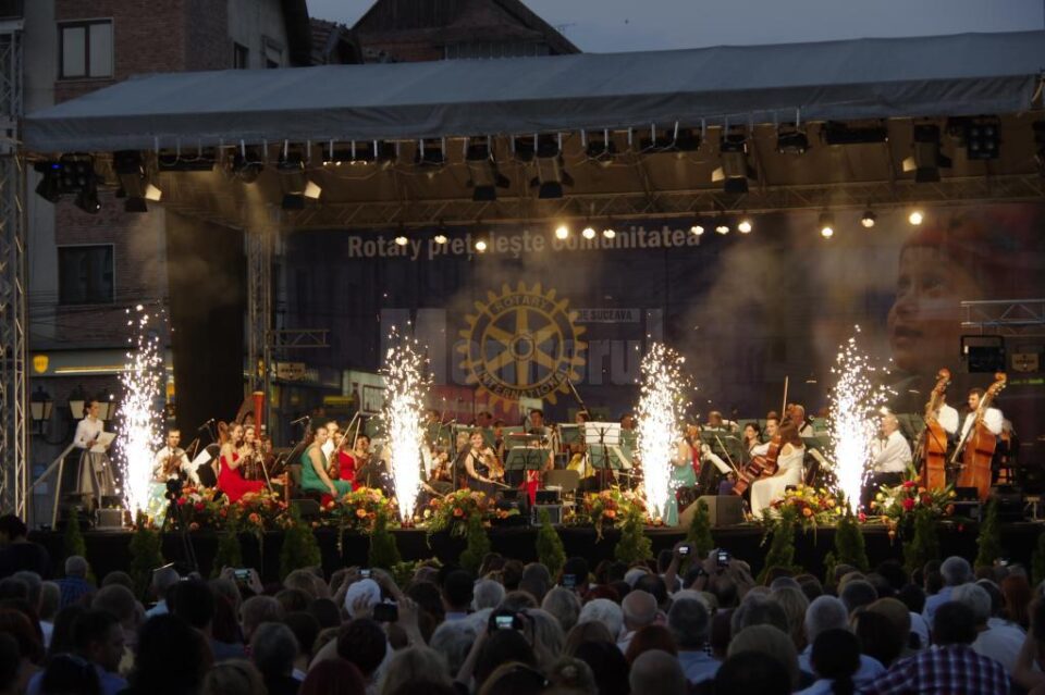 „Simfonii de toamnă” a adus muzica în sufletele a peste 5.000 de suceveni