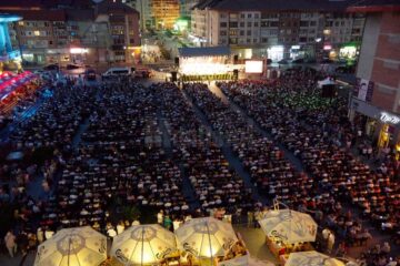 Aproape 6.000 de suceveni s-au bucurat de o seară unică, cu muzică de calitate, lasere și artificii, în centrul Sucevei