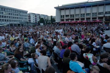 Aproape 6.000 de suceveni s-au bucurat de o seară unică, cu muzică de calitate, lasere și artificii, în centrul Sucevei