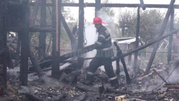 Una din gospodarii a fost distrusă în totalitate