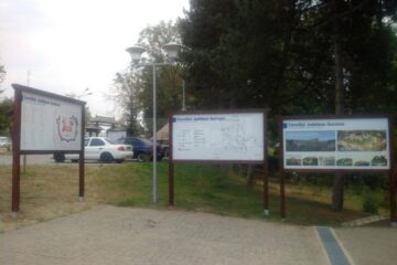 Consiliul Județean Suceava a instalat, ieri, noi panouri publicitare și de informare turistică la Cetatea de Scaun a Sucevei