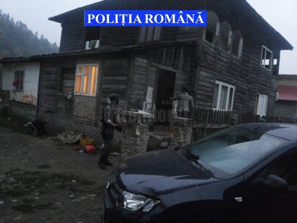 Percheziții pentru găsirea a trei bărbați implicați într-un scandal