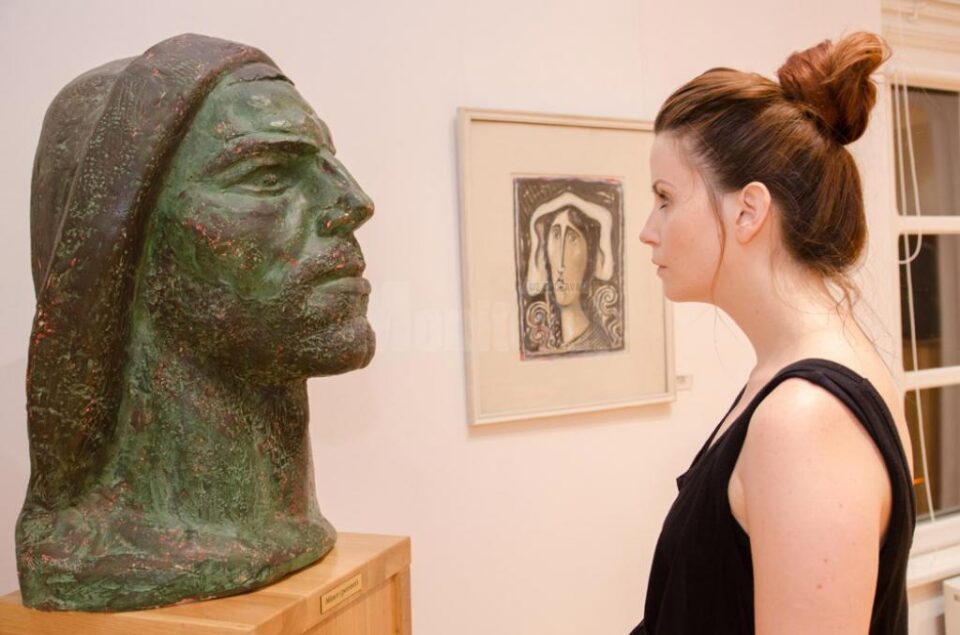 Spectacolul de teatru, dans și muzică jucat printre statuile realizate de marele sculptor Ion Irimescu
