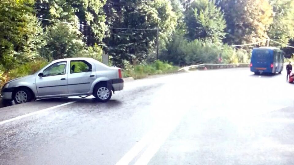 Cele două mașini implicate în accident
