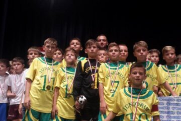 ACS Juniorul Suceava a câștigat trofeul Cupei E.ON Kinder după meciuri foarte grele