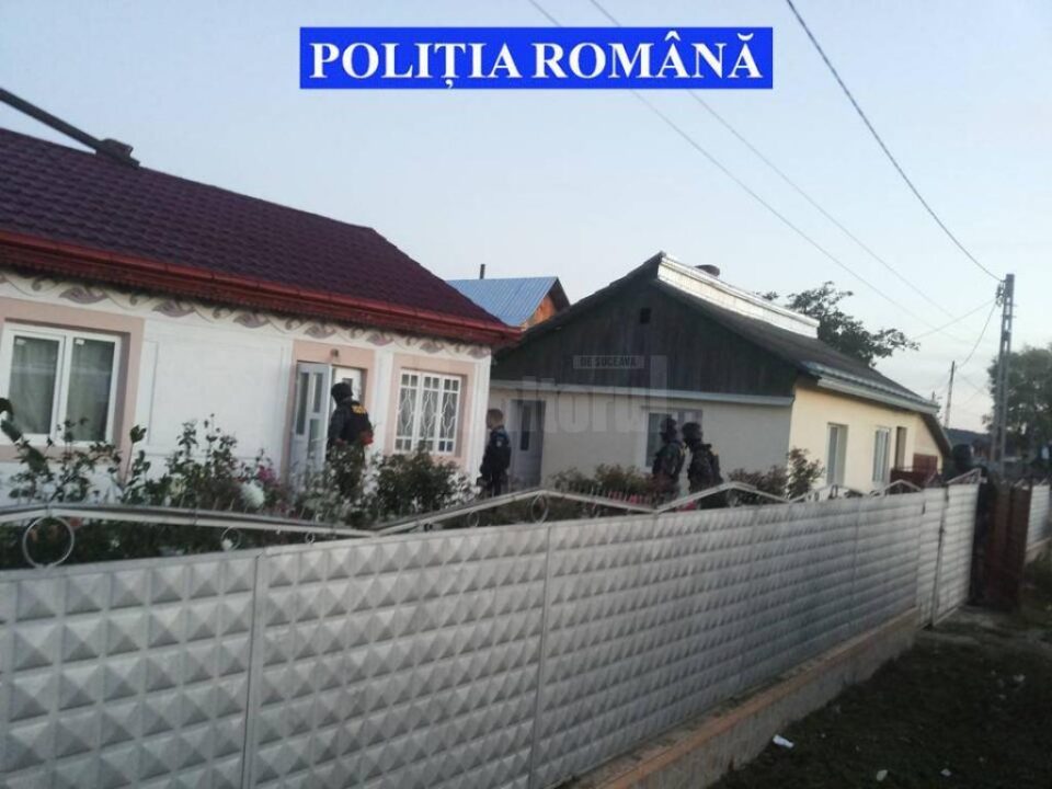 Percheziții pentru destructurarea unui grup infracțional specializat în tâlhării și furturi