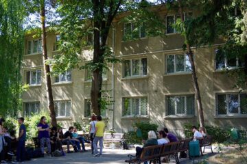 Căminele școlare nu pot fi locuite și de elevi și de refugiați