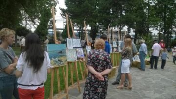 14 lucrări de grafică și pictură, expuse în Parcul Universității