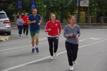 Aproape 300 de oameni ai școlii au participat la crosul „Spartachiadei profesorilor”