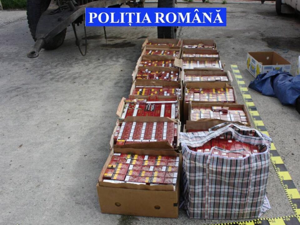 Polițiștii au făcut o captură de 4.990 de pachete de țigări în valoare de aproape 70.000 de lei