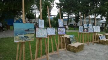 14 lucrări de grafică și pictură, expuse în Parcul Universității