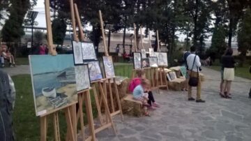 14 lucrări de grafică și pictură, expuse în Parcul Universității