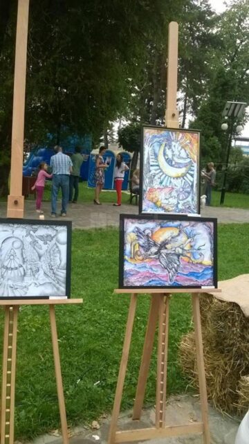 14 lucrări de grafică și pictură, expuse în Parcul Universității