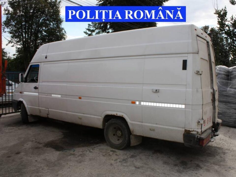 Autoutilitara în valoare de 4.000 de euro, indisponibilizată