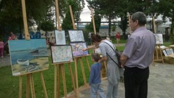 14 lucrări de grafică și pictură, expuse în Parcul Universității