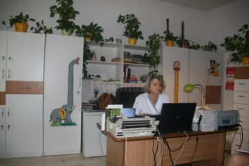 Dr. Carolina Tudoraș în cabinetul din Ițcani