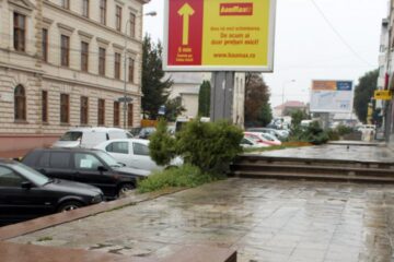 Treptele rupte, ciobite sau chiar lipsă de la scările de pe trotuarele din zona centrală a Sucevei vor intra în reparații