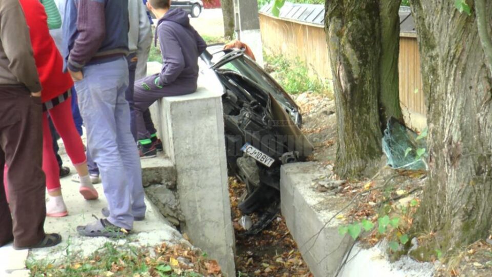 Și-a pierdut viața după ce s-a răsturnat cu mașina într-un șanț betonat adânc de peste doi metri