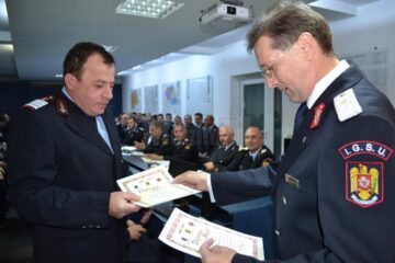 Mai mulți angajați ai Inspectoratului pentru Situații de Urgență „Bucovina” Suceava au fost avansați în grad ieri cu ocazia Zilei Pompierilor