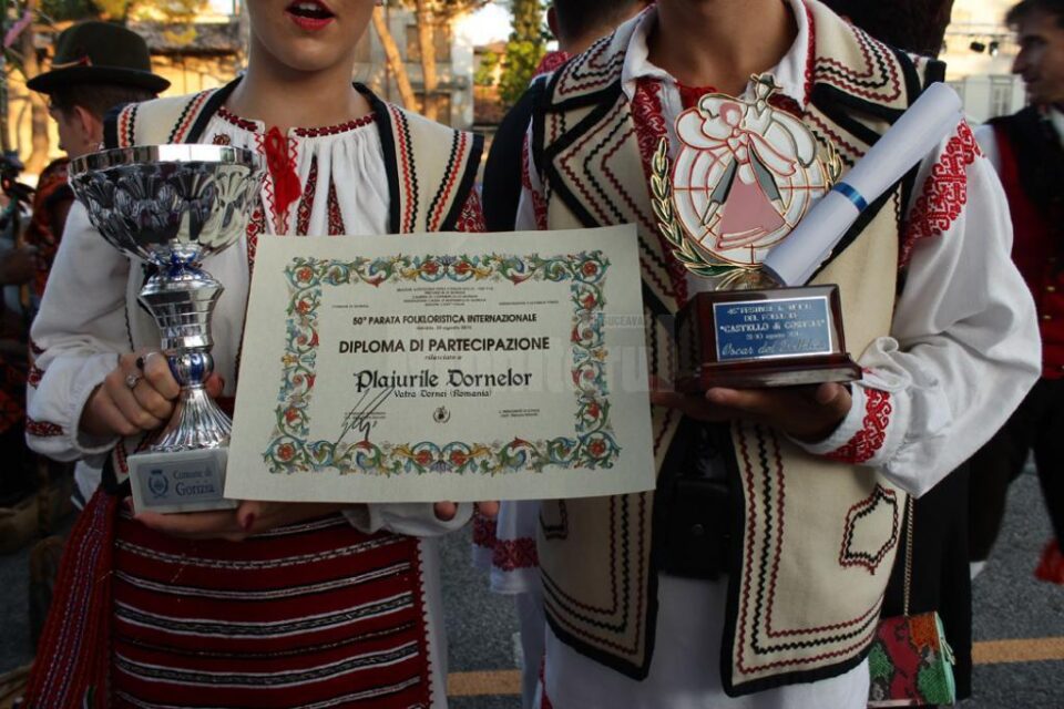 Ansamblul „Plaiurile Dornelor”, recompensat cu trofeul Festivalului Mondial de Folclor din Italia