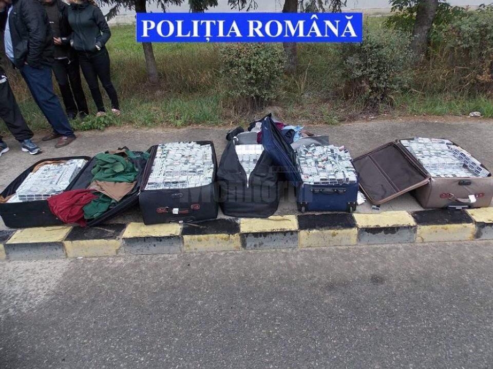 Transport de țigări de contrabandă spre Londra, cu autocarul, interceptat de polițiști