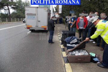 Transport de țigări de contrabandă spre Londra, cu autocarul, interceptat de polițiști