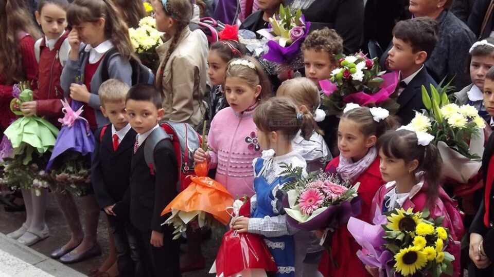 Festivitățile care marchează debutul noului an școlar sunt programate între orele 8 și 13 Festivitățile care marchează debutul noului an școlar sunt programate între orele 8 și 13