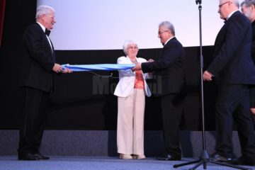 Primarul Sucevei, Ion Lungu, a preluat în mod oficial steagul Festivalului Internațional de Film Amator UNICA