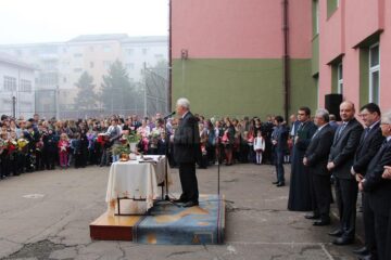 Senatorul Ovidiu Donțu, prezent la deschiderea de an școlar de la mai multe unități de învățământ sucevene