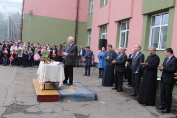 Senatorul Ovidiu Donțu, prezent la deschiderea de an școlar de la mai multe unități de învățământ sucevene