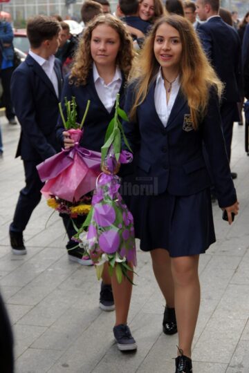 Festivitatea de deschidere a celui de-al 156-lea an școlar al Colegiului „Ștefan cel Mare” a umplut sala mare a Casei de Cultură