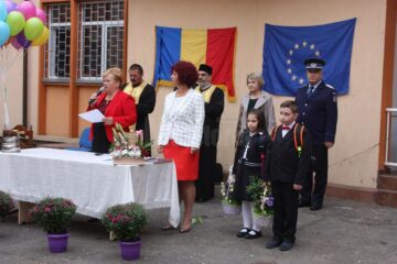 Peste 800 de elevi de la Școala Gimnazială Nr. 1 Suceava au început ieri noul an școlar