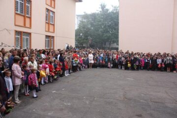 Conducerea școlii le-a urat succes elevilor în noul an