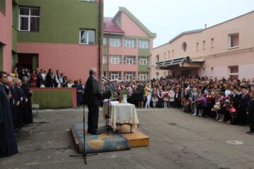 Primarul Ion Lungu a participat la deschiderea de an școlar în toate cartierele Sucevei
