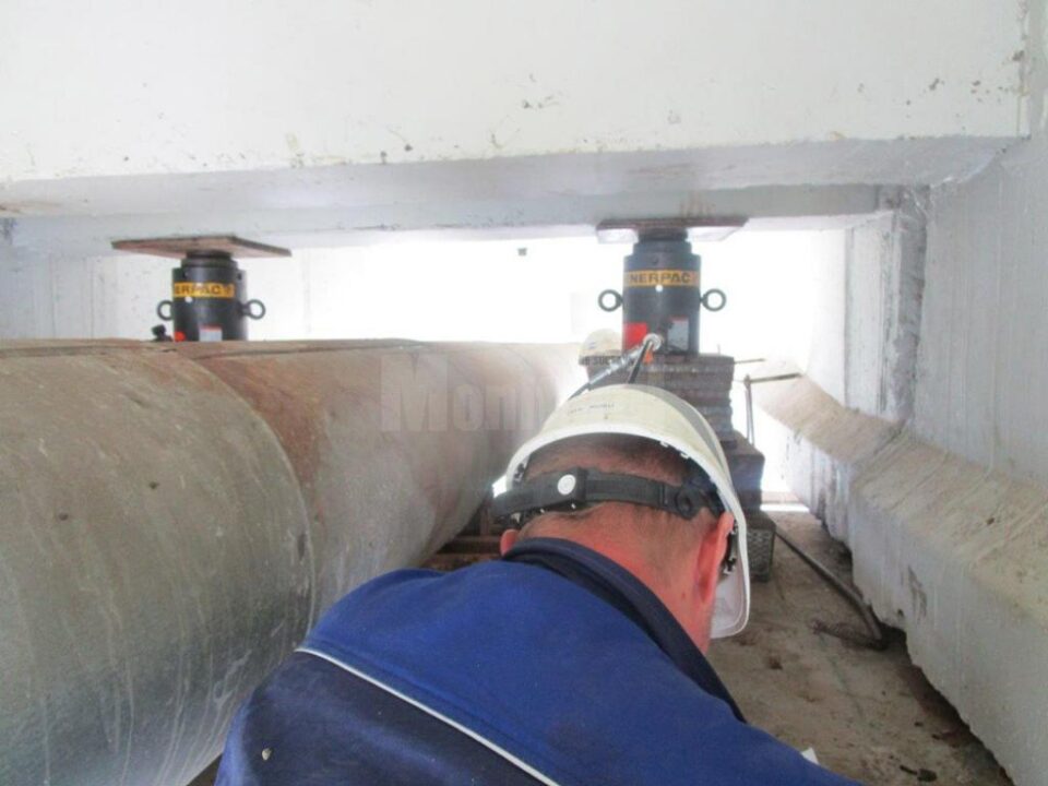 Montare prese hidraulice speciale pentru ridicarea Podului Cernăuți