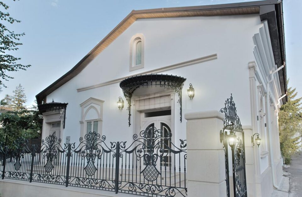 Clienții Casei Carol sunt așteptați nu doar să savureze felurile de mâncare atent selecționate și vinurile de calitate, ci și să participe la evenimentele create special pentru ei