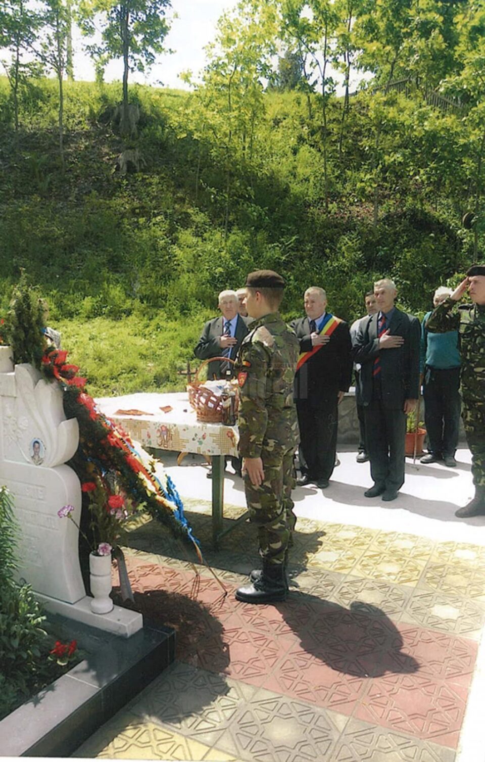 Mormântul militarului din localitatea natală nu a fost dat uitării nici după 8 ani