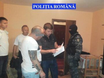 Peste 20 de polițiști au pus ieri în aplicare cinci mandate de aducere