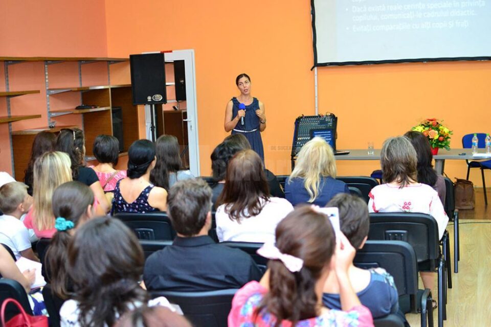 Public numeros la întâlnirea cu „SuperNanny”, ieri, la Iulius Mall Suceava