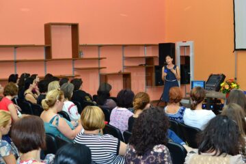 Public numeros la întâlnirea cu „SuperNanny”, de duminică, de la Iulius Mall Suceava