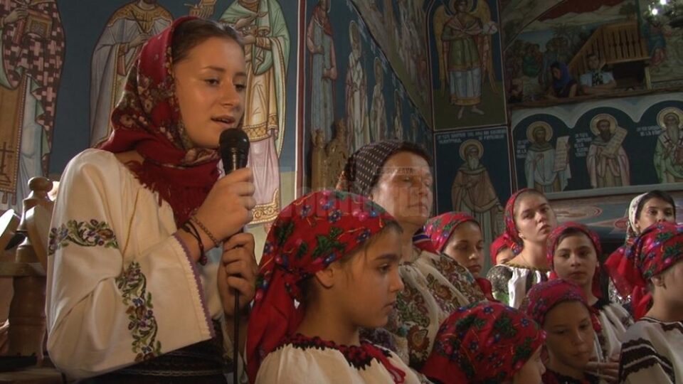 Copiii din orfelinatul din Dolhasca, voci de aur în biserica orașului
