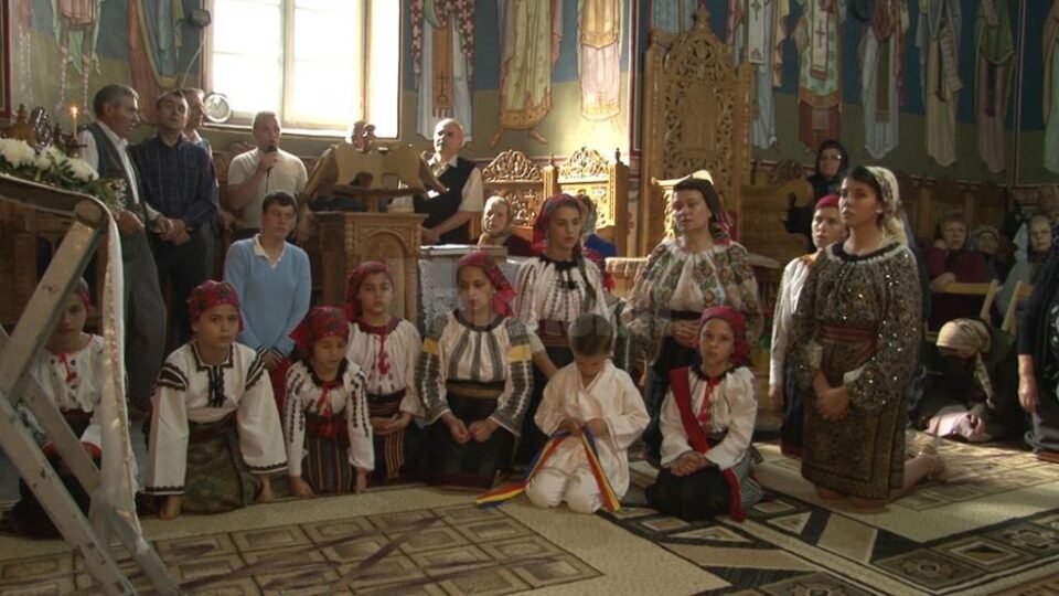 Copiii din orfelinatul din Dolhasca, voci de aur în biserica orașului