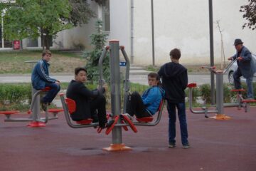 Aparatele de fitness în aer liber au mare căutare la suceveni de toate vârstele