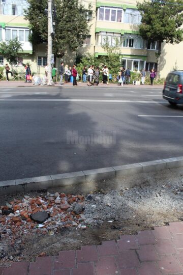 Trotuare-capcană, pavele furate și poduri nerefăcute, lucrări finalizate 100% în concepția celor de la Victor Construct Botoșani