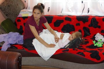Toalete infecte, băi fără chiuvete și țevi ruginite pe post de dușuri - imaginea sinistră din căminul social al Primăriei Suceava