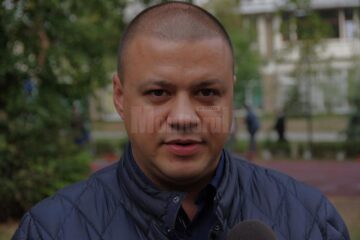 Primele locuri de joacă cu pardoseală elastică au început să fie amenajate de ieri