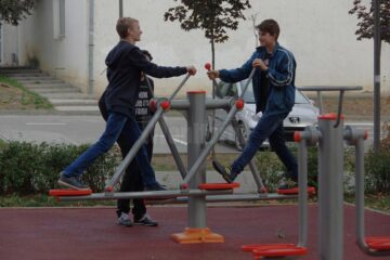 Aparatele de fitness în aer liber au mare căutare la suceveni de toate vârstele