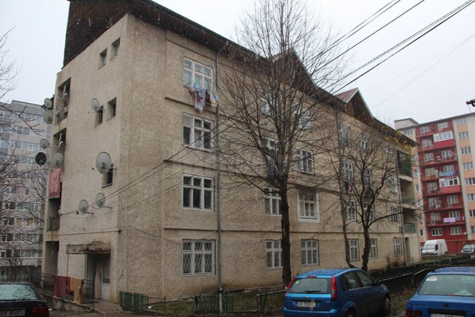 Căminul 2 în care stau asistații social